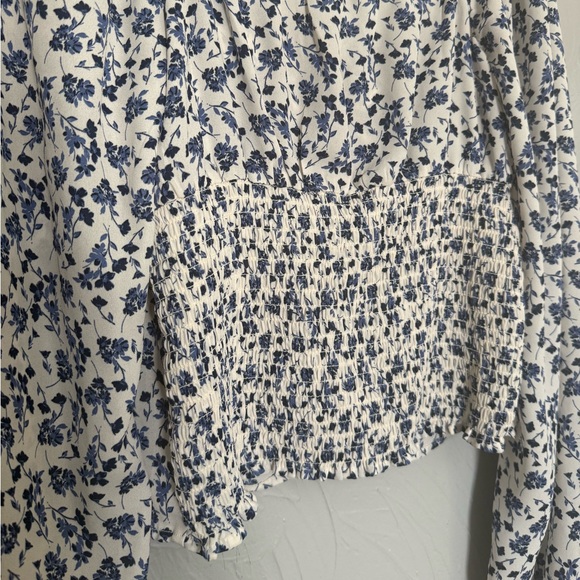 Women’s Floral Blue and White Blouse, medium - Picture 5 of 5